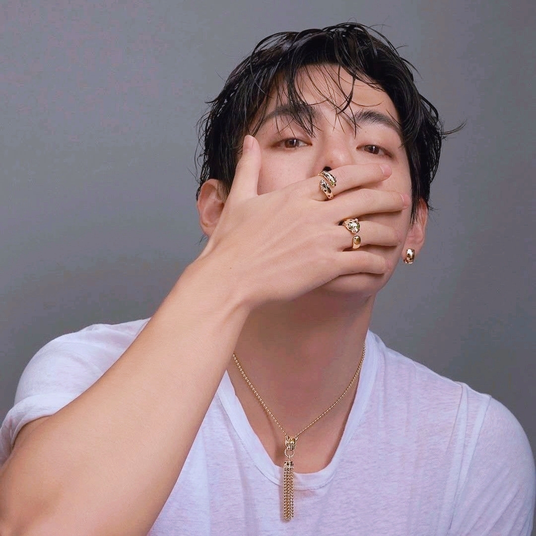 뷔 (방탄소년단)의 비하인드 컷