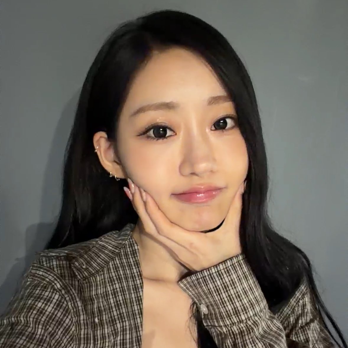 Behind-the-scenes cut of Julie (KISS OF LIFE)