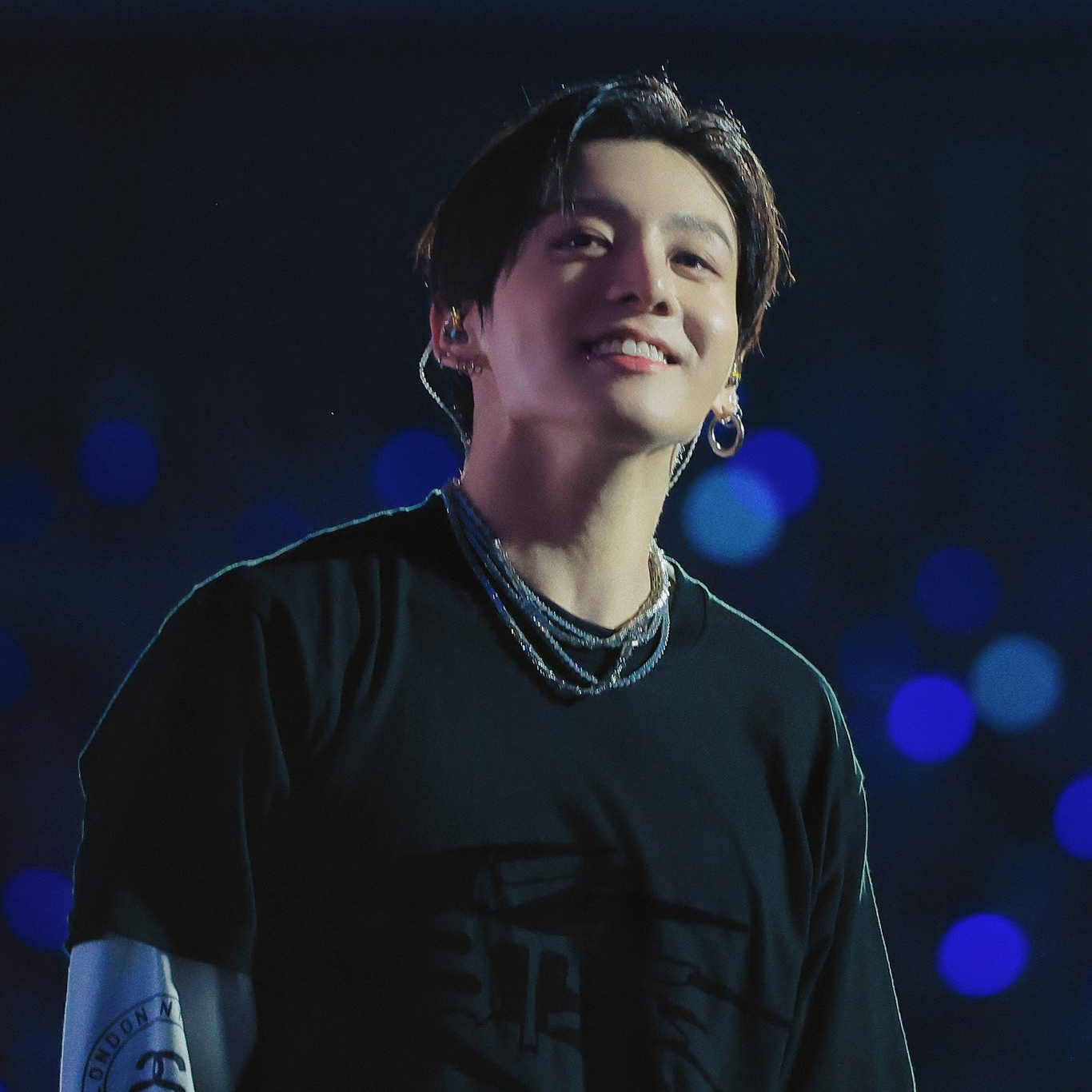 Foto aktivitas terbaru Jungkook (BTS)