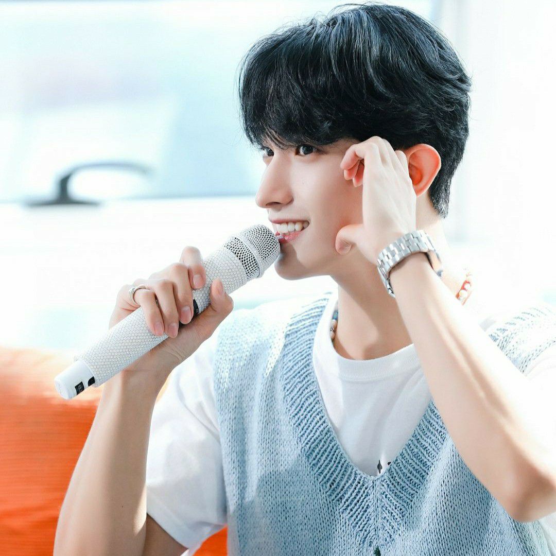 Momen yang diabadikan oleh penggemar DK (SEVENTEEN)