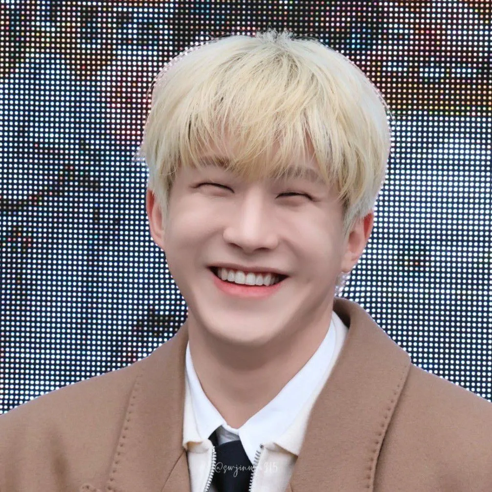 Latest photo of Jinjin (ASTRO)