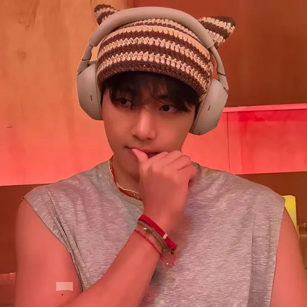 V (防弹少年团)的最新照片