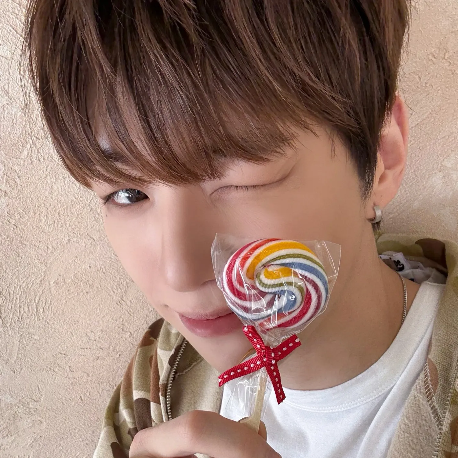 Behind-the-scenes cut of Kang Daniel