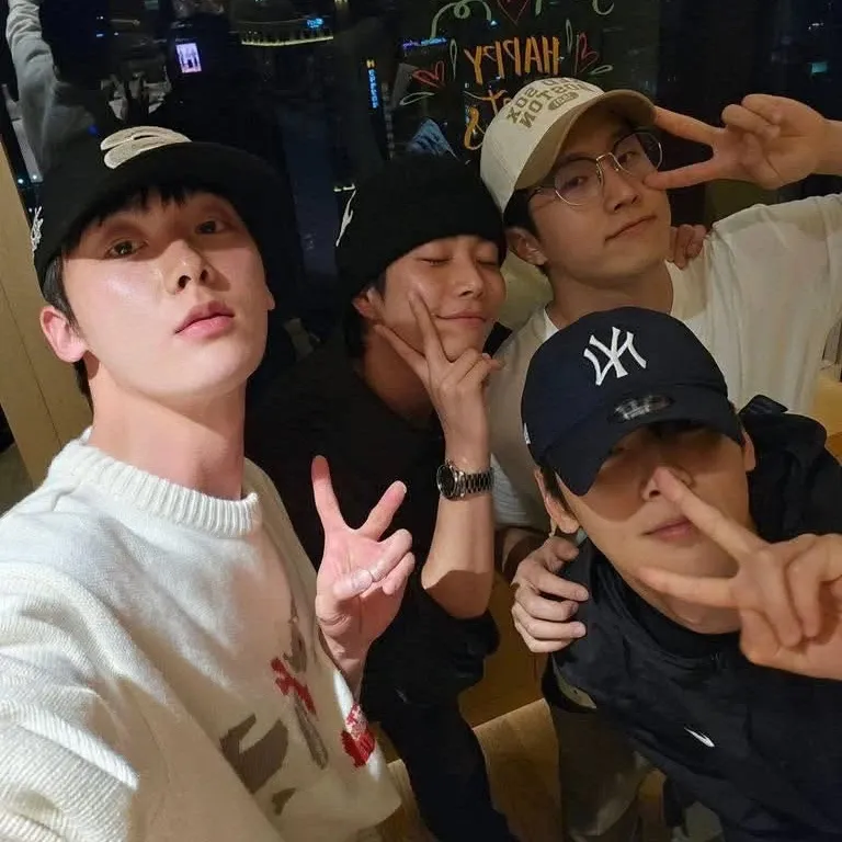 Behind-the-scenes cut of Jinjin (ASTRO)