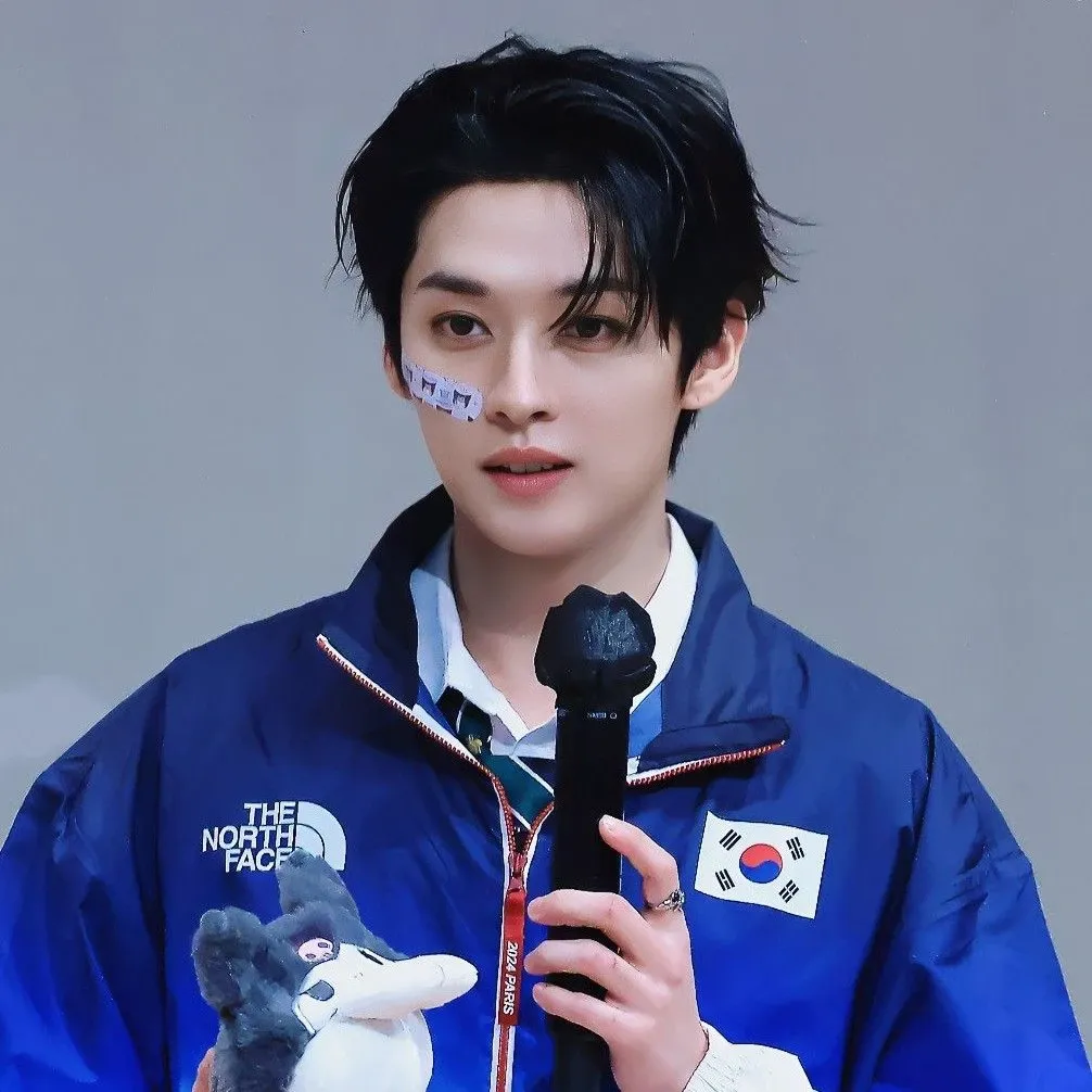 A moment captured by Lee Know (Stray Kids)'s fan