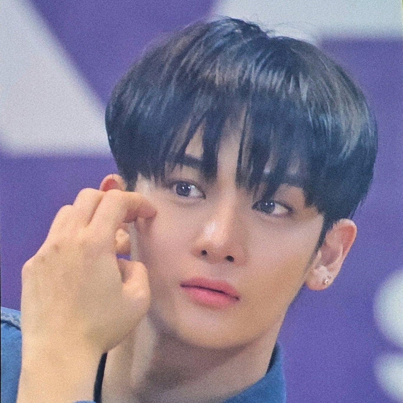 Recent activity shot of Bae Jinyoung