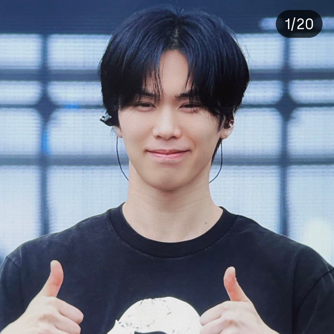 A moment captured by Rocky's fan