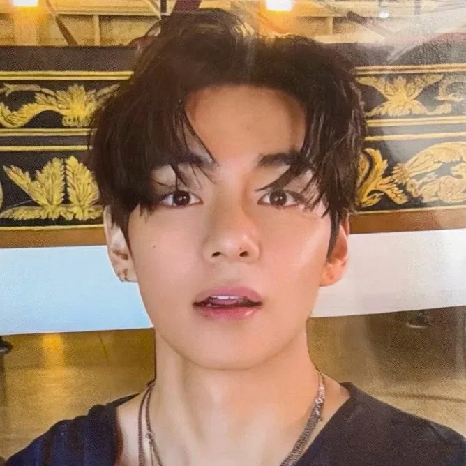 Behind-the-scenes cut of V (BTS)