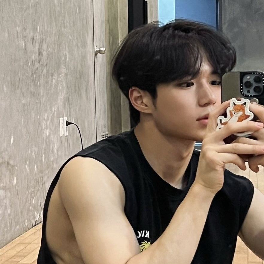 Behind-the-scenes cut of Kim Junseo (ALPHA DRIVE ONE)