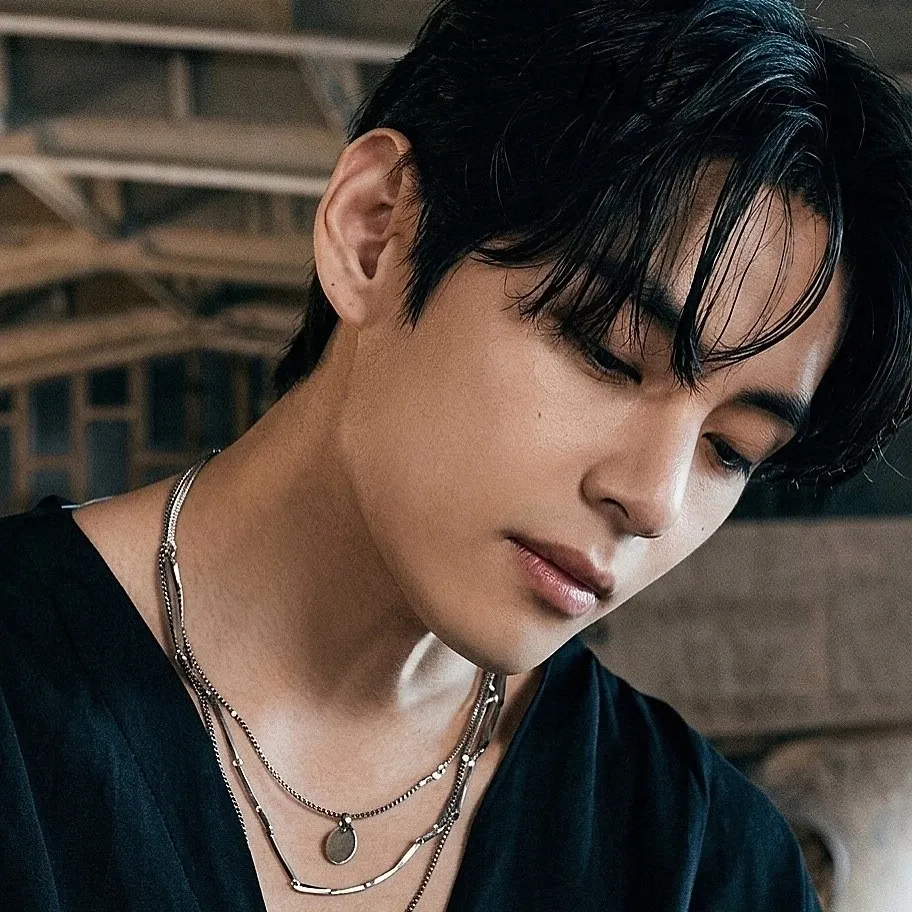 Recent activity shot of V (BTS)