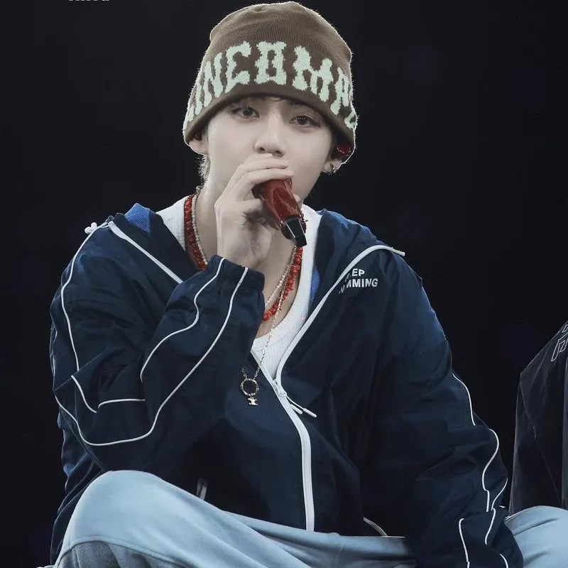 뷔 (방탄소년단)의 비하인드 컷