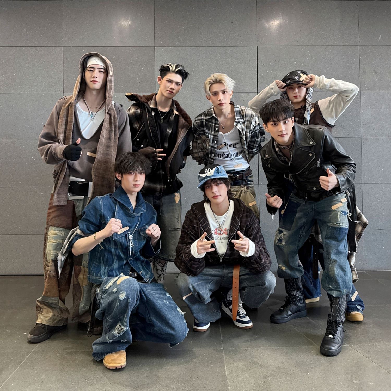 Foto aktivitas terbaru ENHYPEN