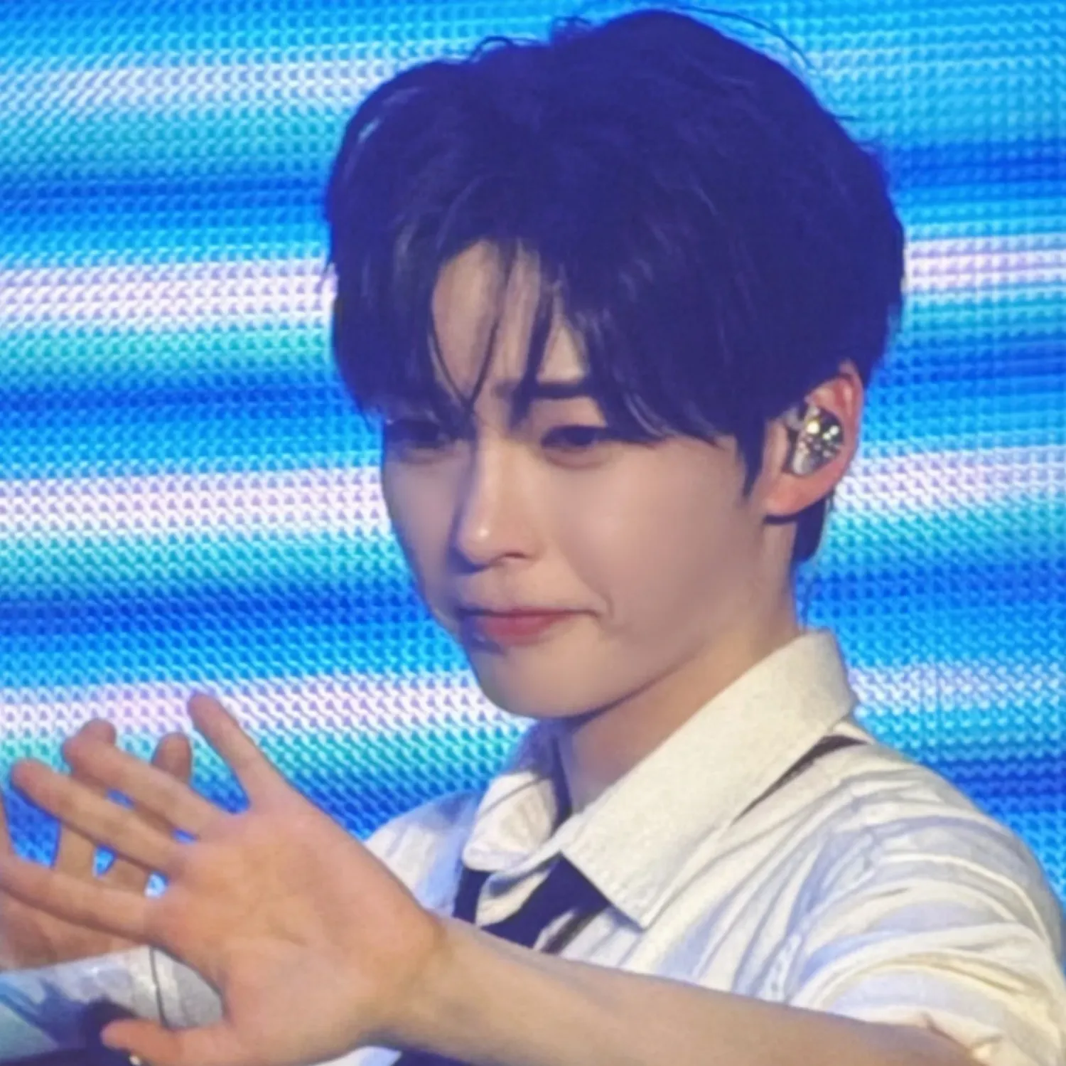 Potret di balik layar Sung Hanbin (ZEROBASEONE)