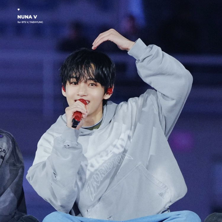 뷔 (방탄소년단) 최근 활동샷