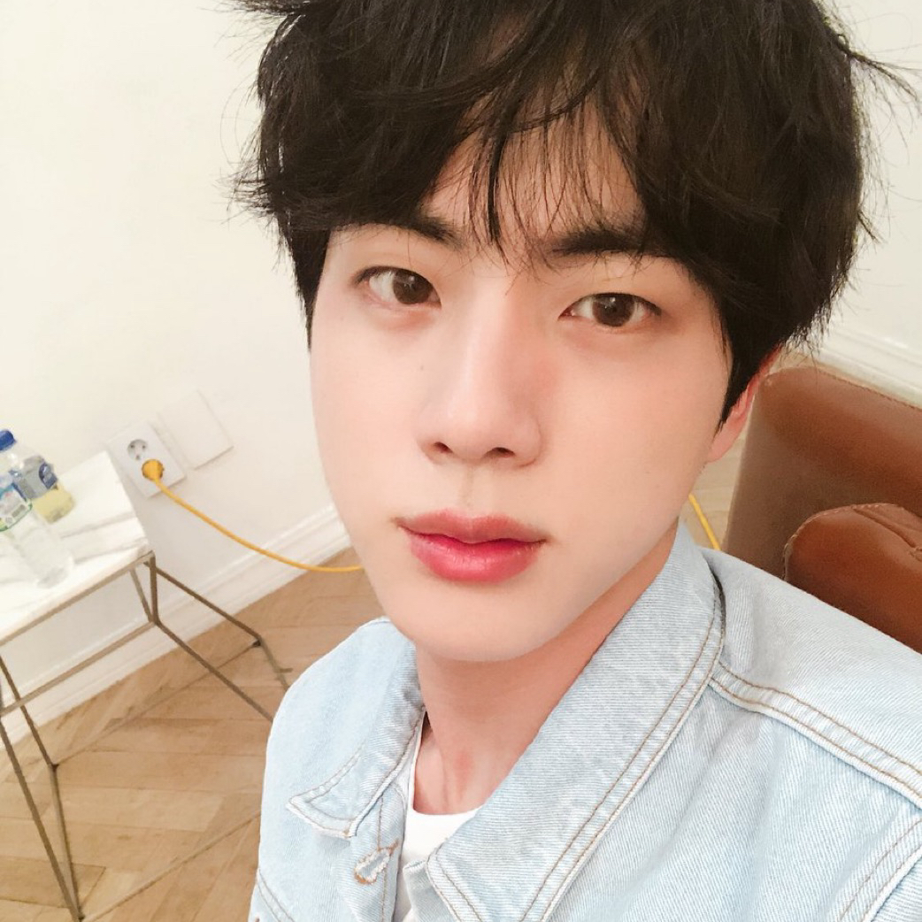 진 (방탄소년단) 최근 활동샷