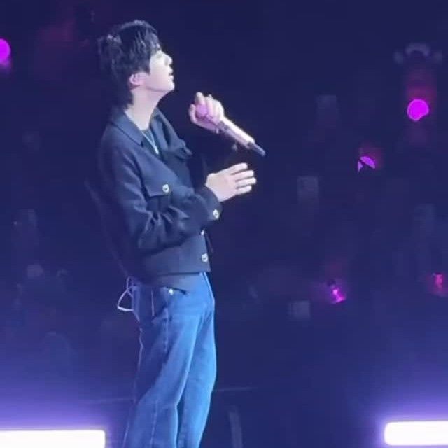 진 (방탄소년단) 최근 활동샷