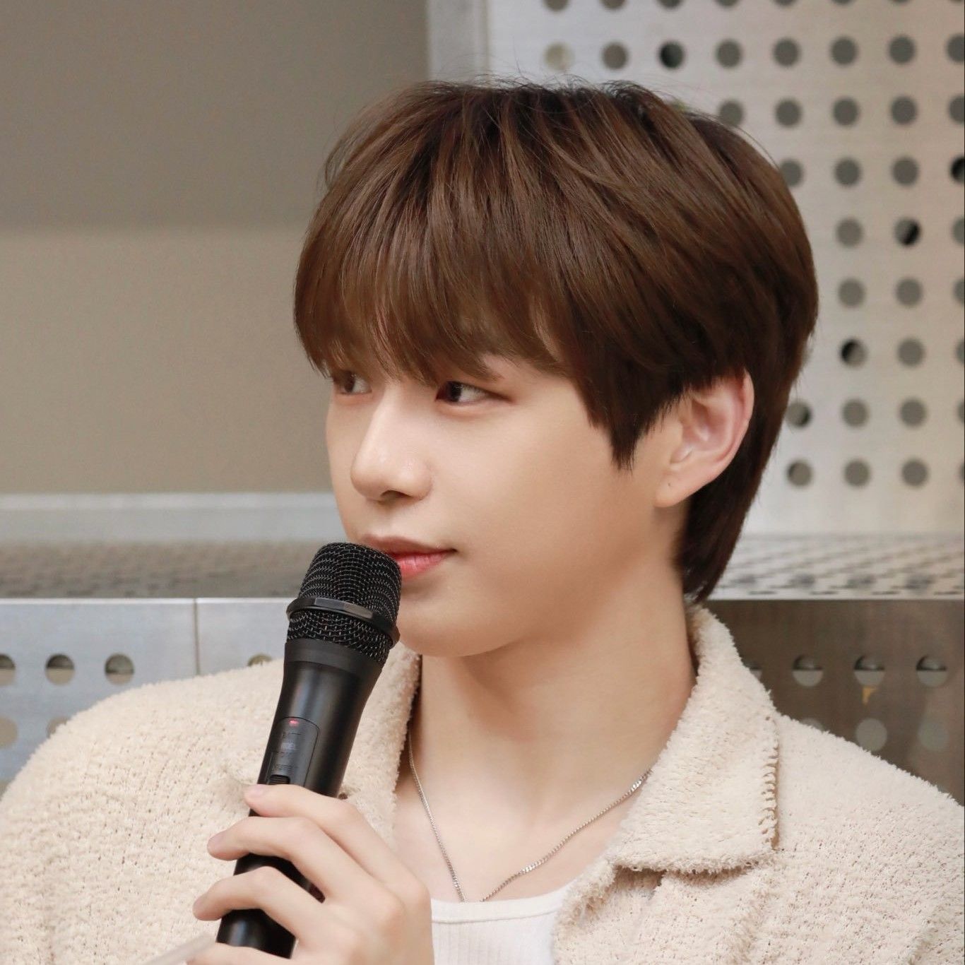 Latest photo of Heeseung (ENHYPEN)