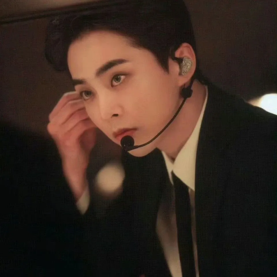 Behind-the-scenes cut of Xiumin (EXO)