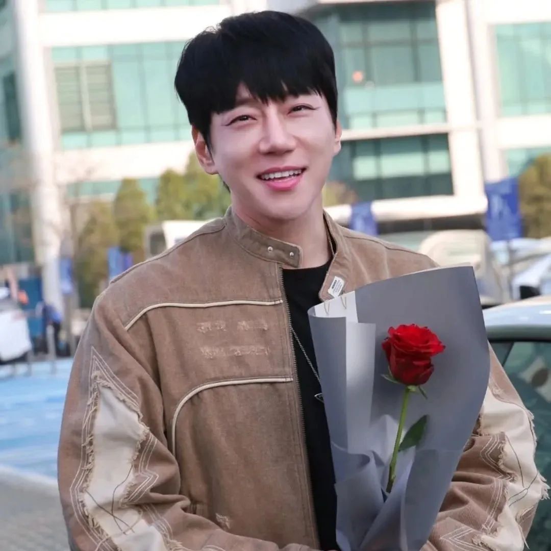 Recent activity shot of Hwang Chiyeol