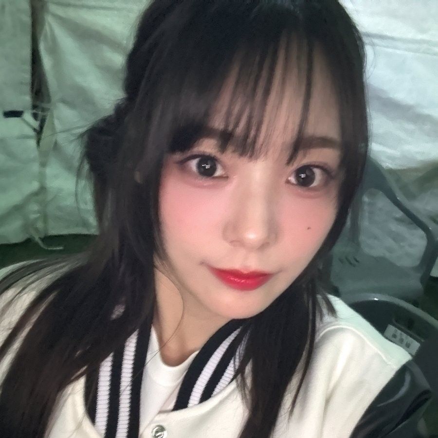 Behind-the-scenes cut of Siyeon (QWER)