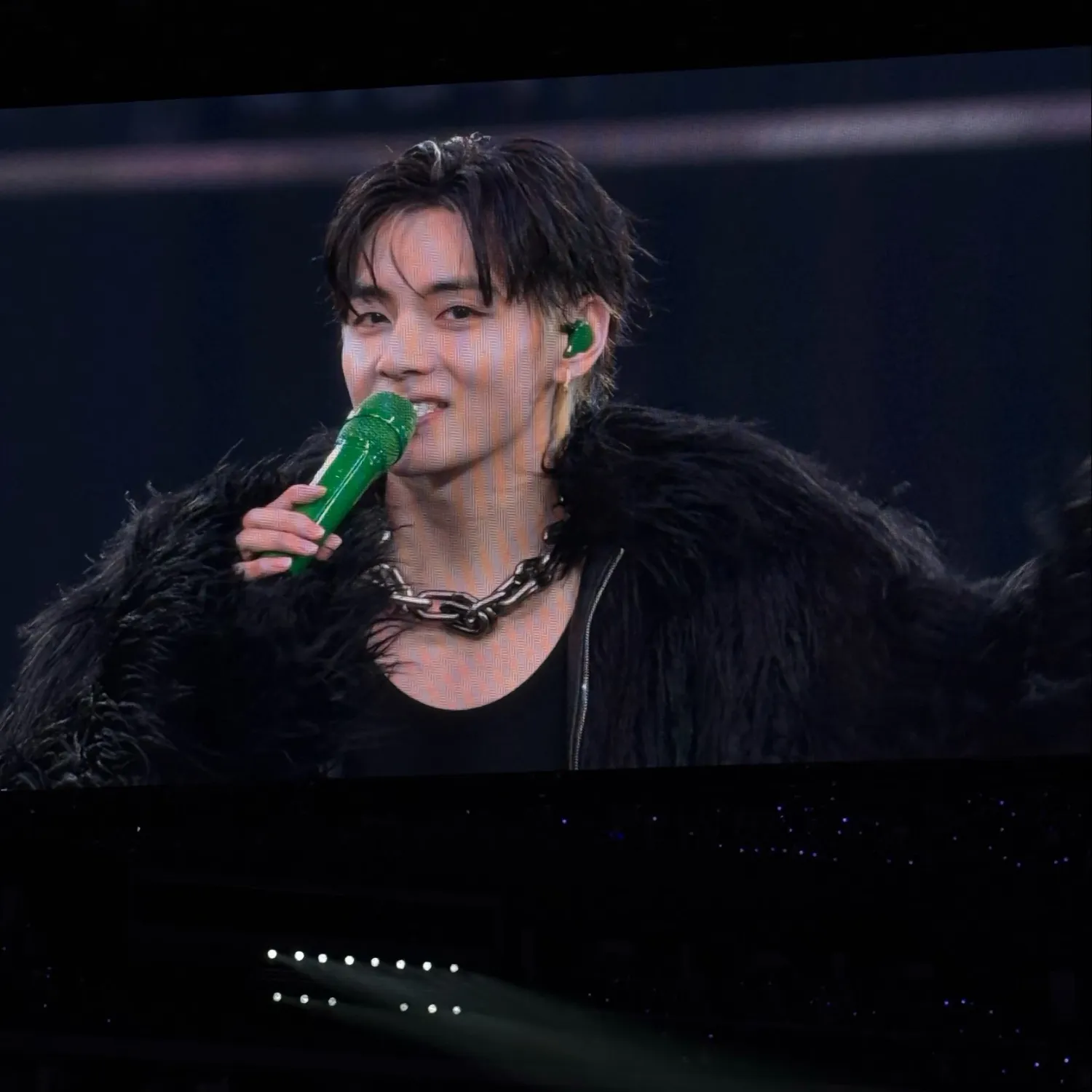 뷔 (방탄소년단)의 최신 사진