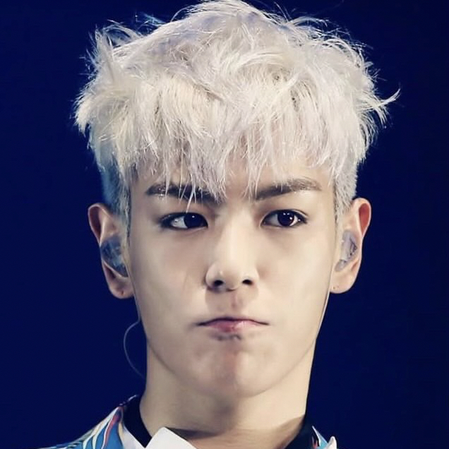 A moment captured by T.O.P's fan