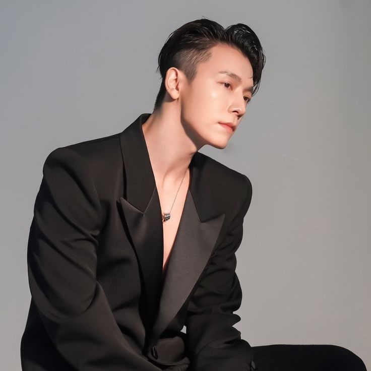 Latest photo of Donghae (Super Junior)