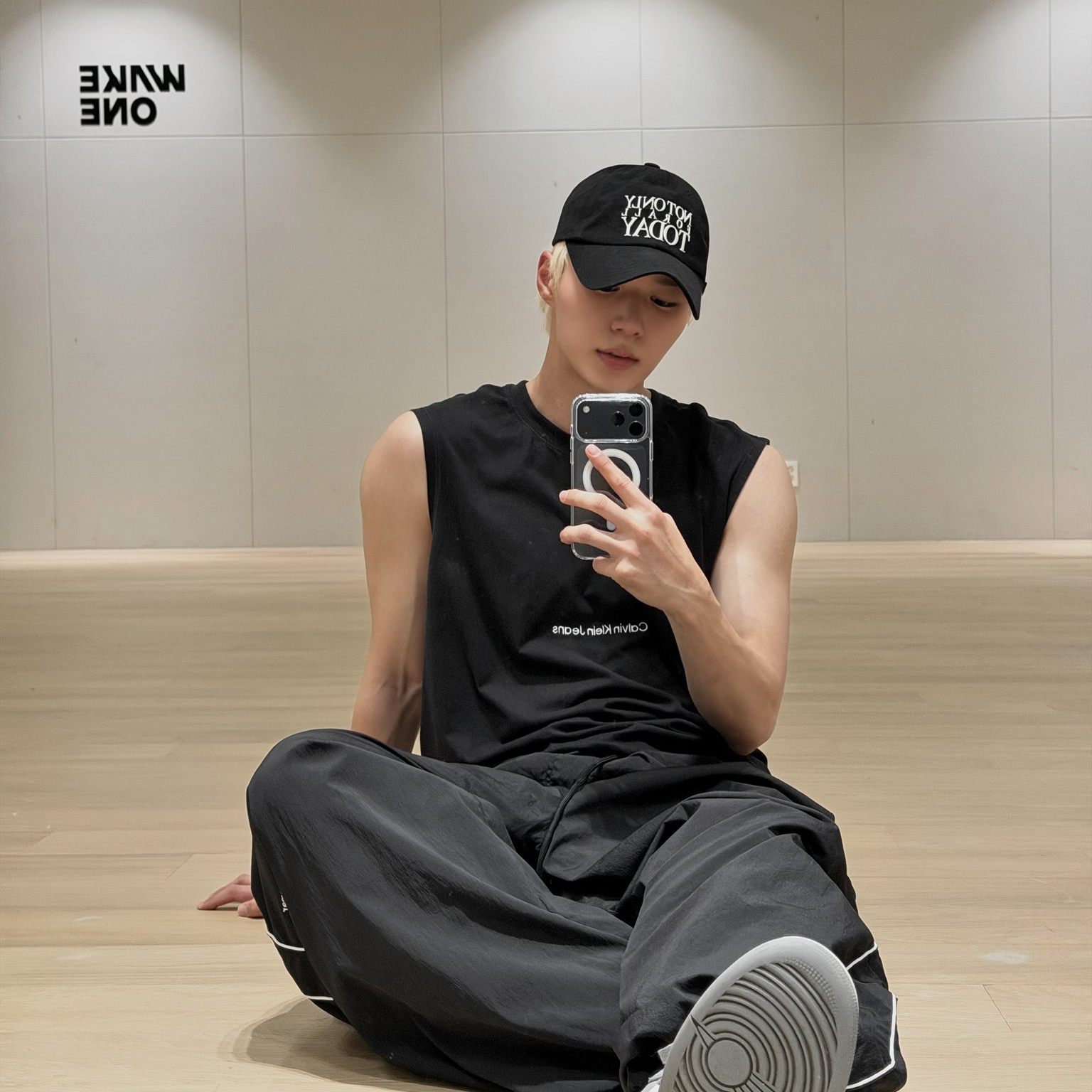 Behind-the-scenes cut of Kim Junseo (ALPHA DRIVE ONE)