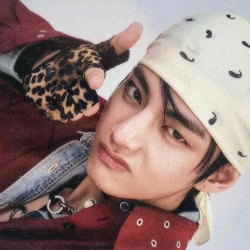 Latest photo of V (BTS)