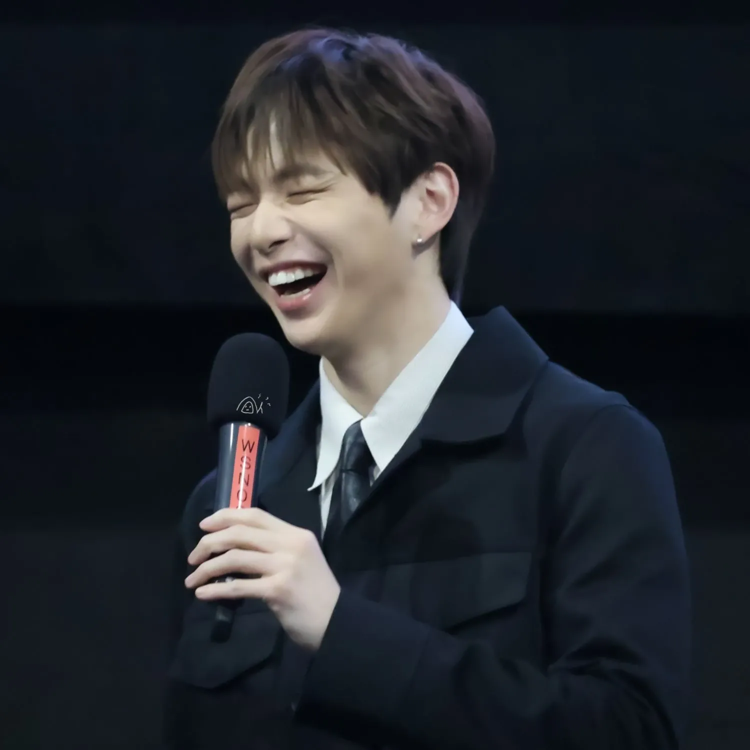 강다니엘의 비하인드 컷