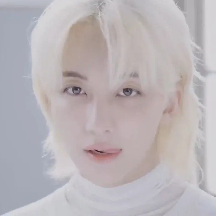 Recent activity shot of Jeonghan (SEVENTEEN)