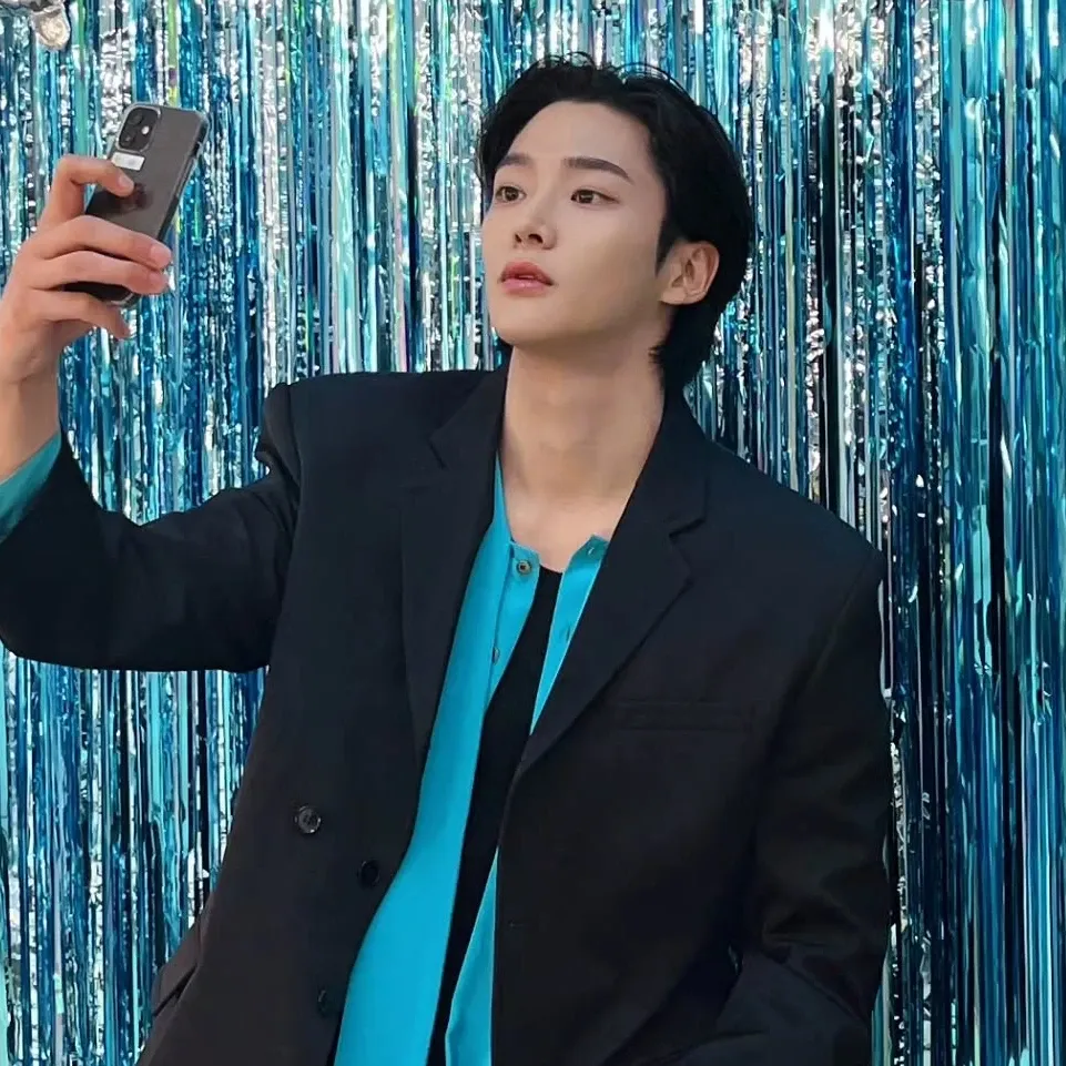 로운의 비하인드 컷