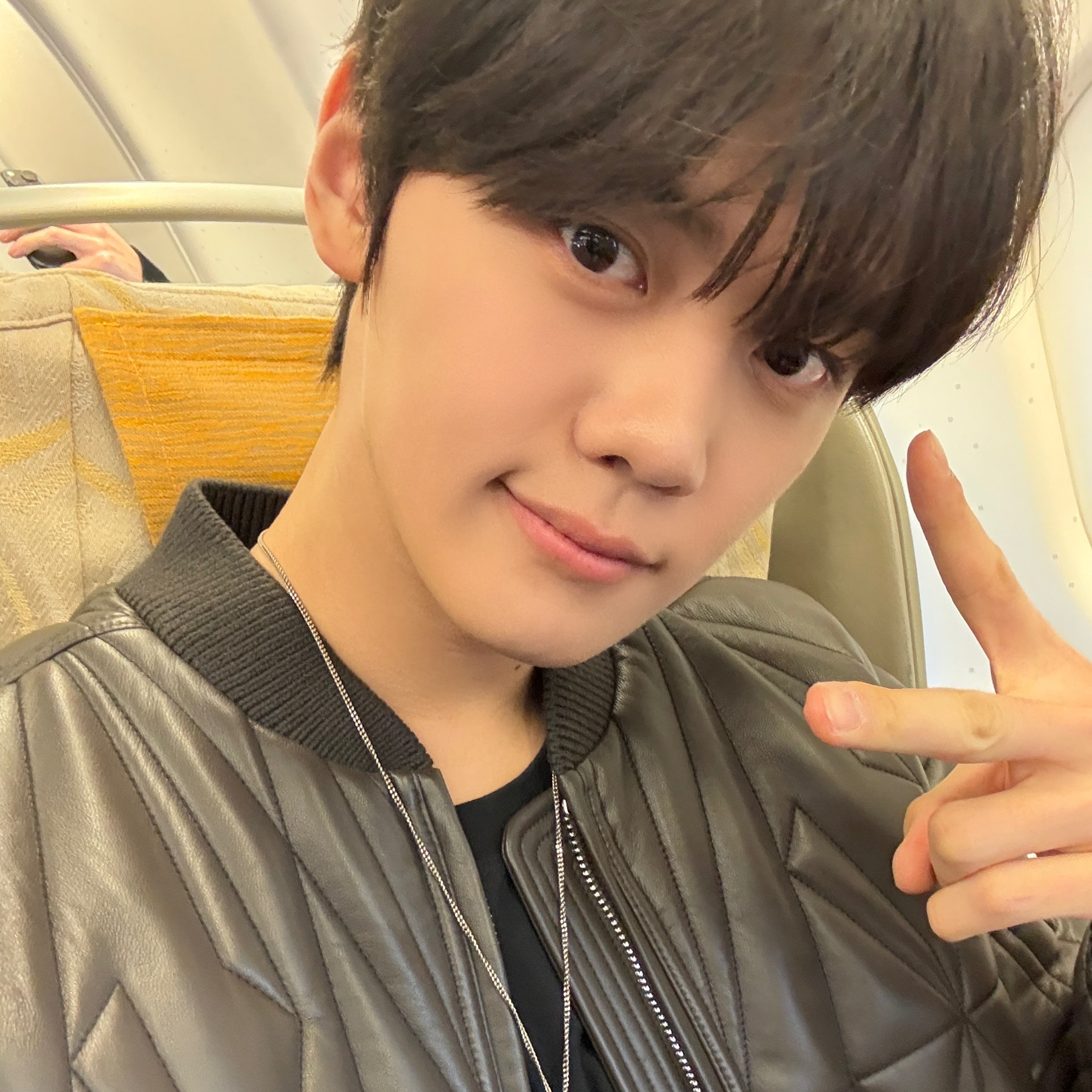 Latest photo of Kim Gyuvin (ZEROBASEONE)