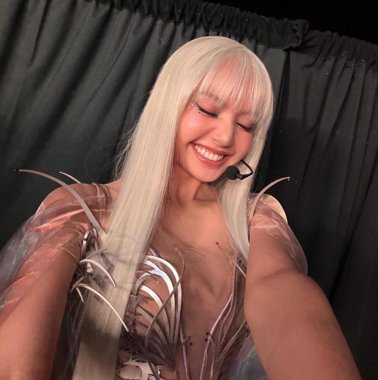 Foto aktivitas terbaru Lisa (BLACKPINK)