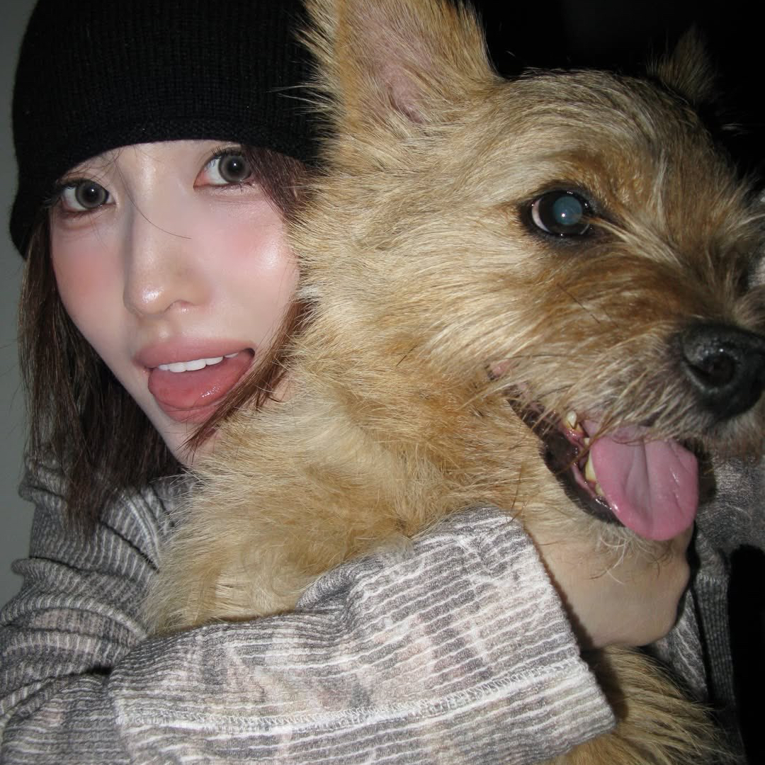 Behind-the-scenes cut of Momo (TWICE)