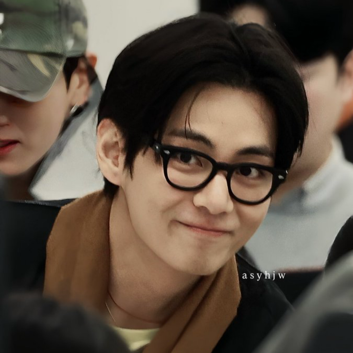 뷔 (방탄소년단)의 최신 사진