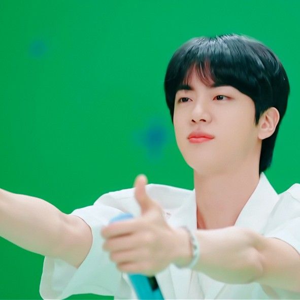 Momen yang diabadikan oleh penggemar Jin (BTS)
