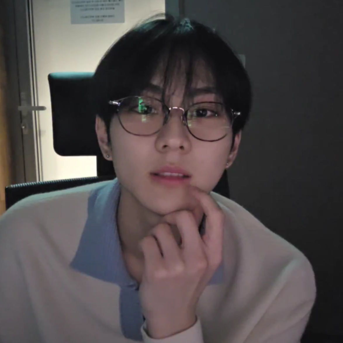 Latest photo of Jungwon (ENHYPEN)