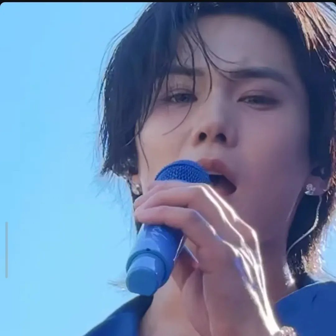 A moment captured by Rocky's fan