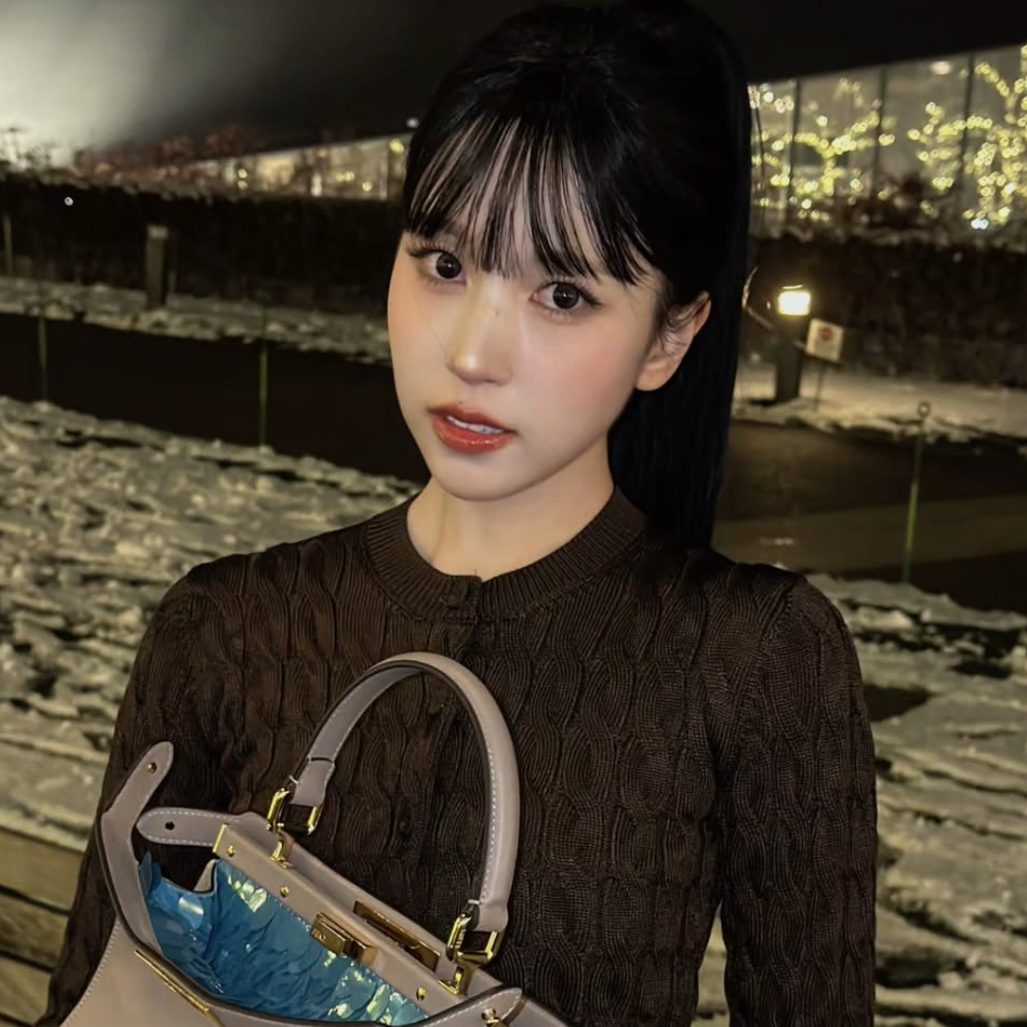 Behind-the-scenes cut of Mina (TWICE)