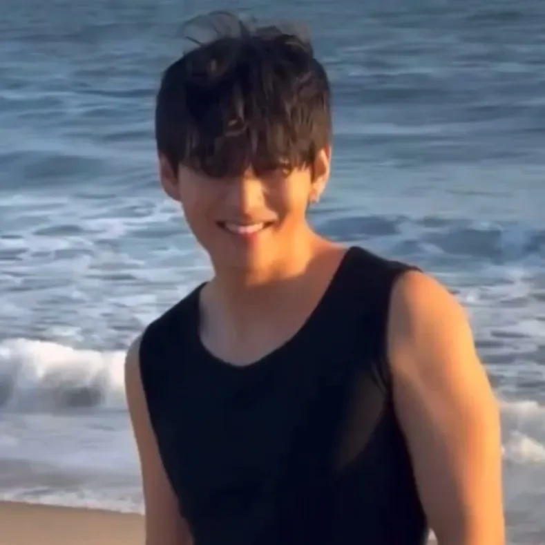 Latest photo of V (BTS)