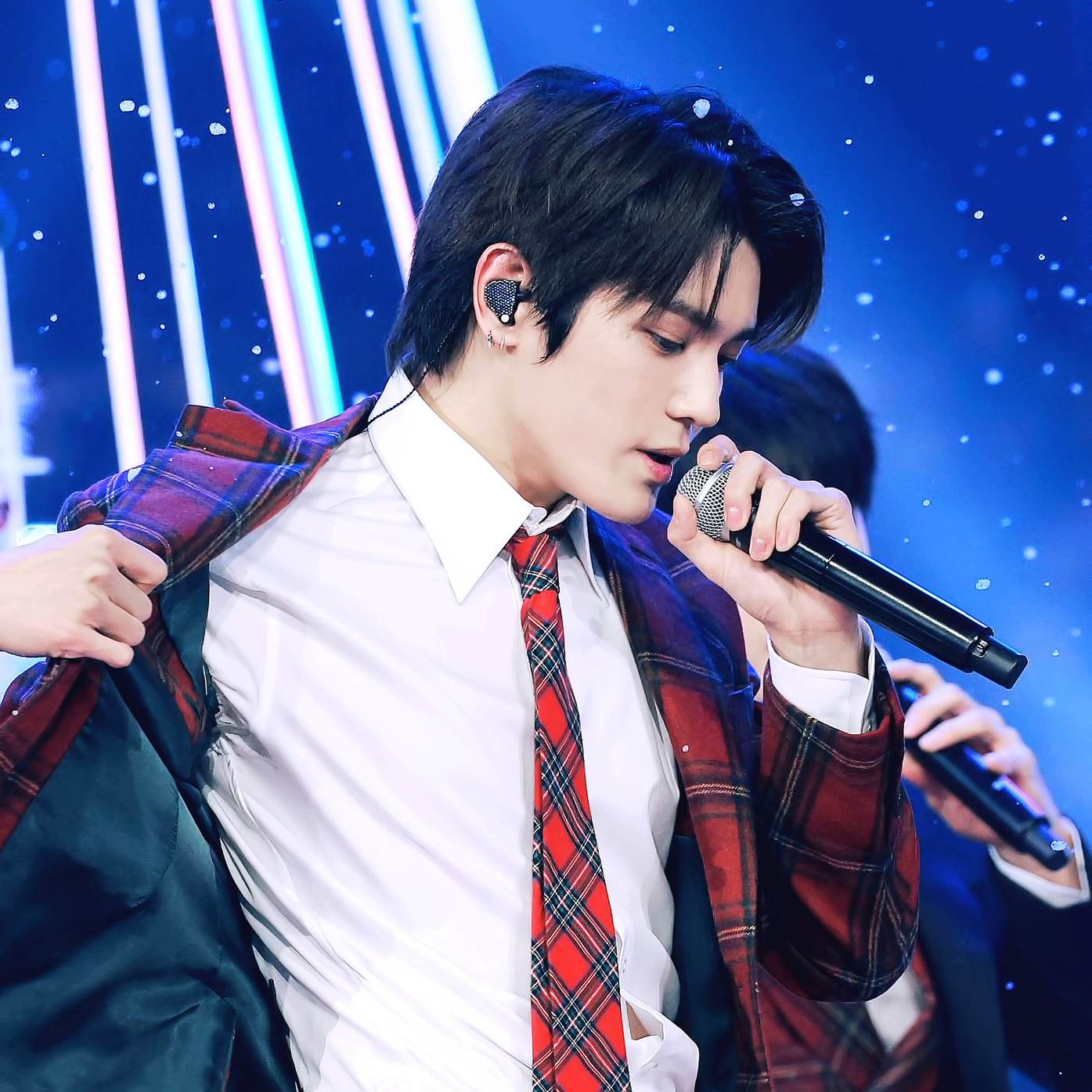 Behind-the-scenes cut of NCT