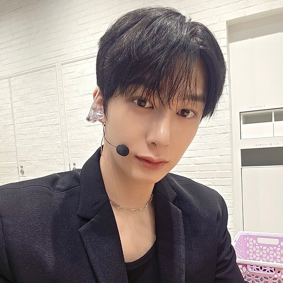 A moment captured by Hyungwon (MONSTA X)'s fan