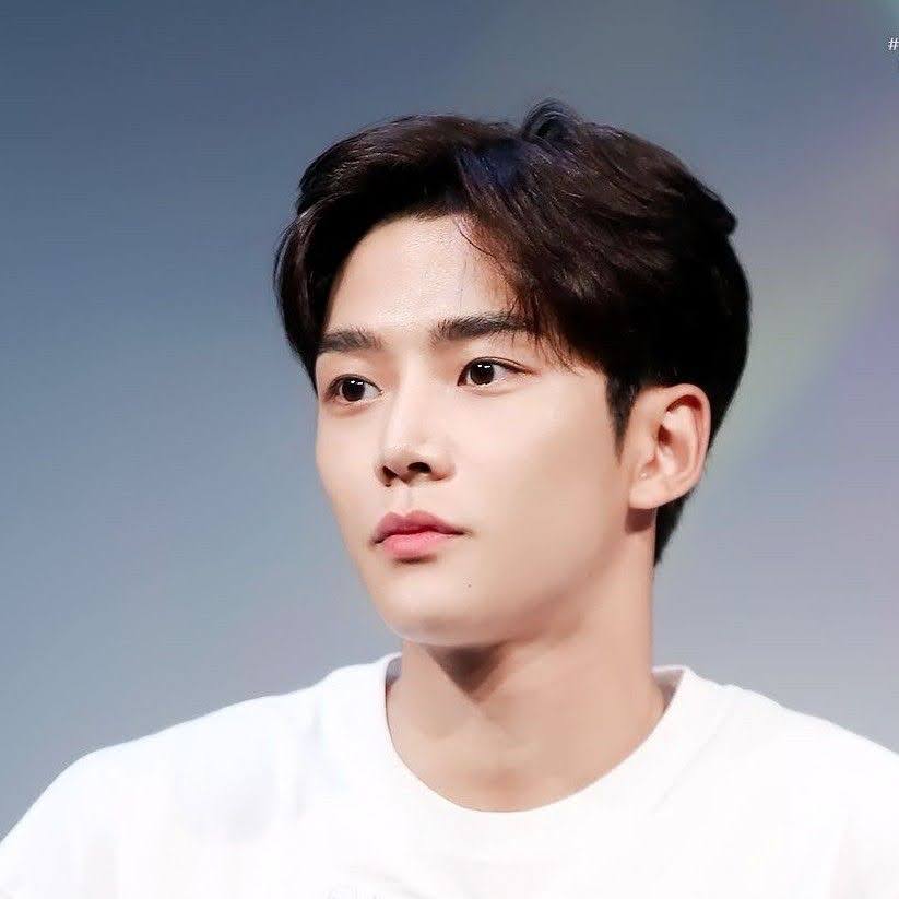 Behind-the-scenes cut of Rowoon