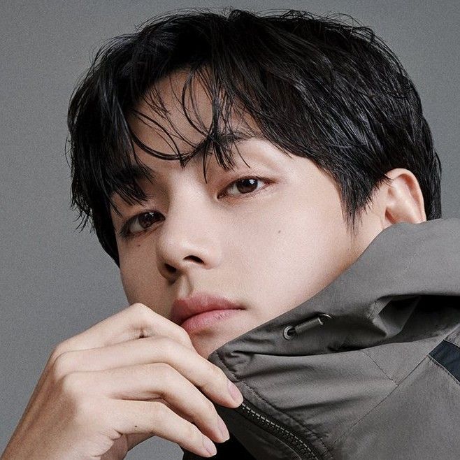 뷔 (방탄소년단) 최근 활동샷