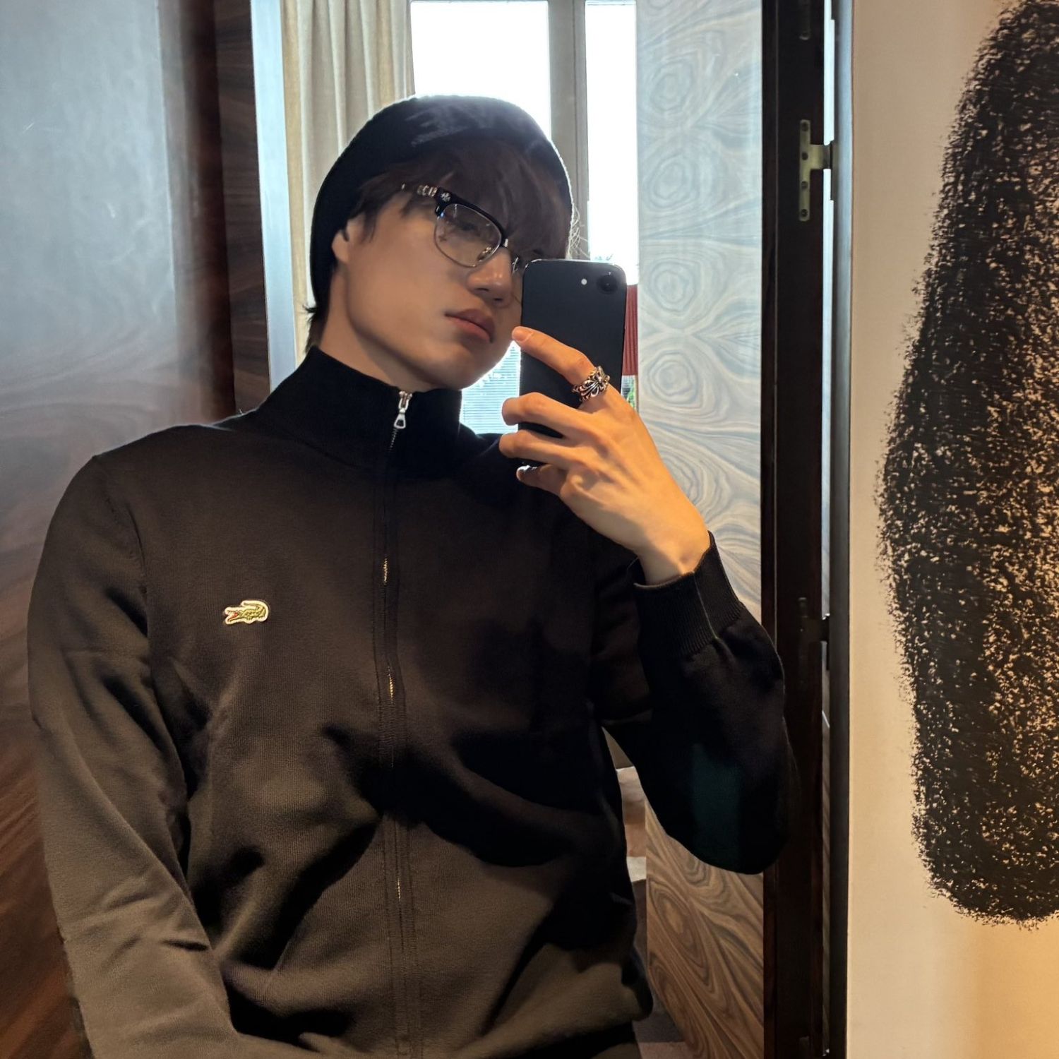 Behind-the-scenes cut of EXO