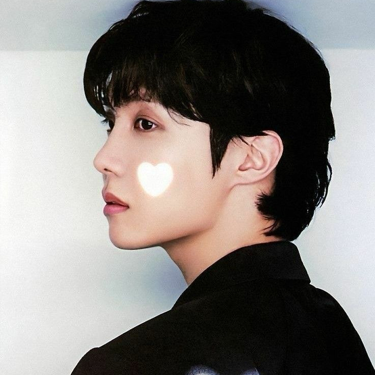 Foto terbaru j-hope (BTS)