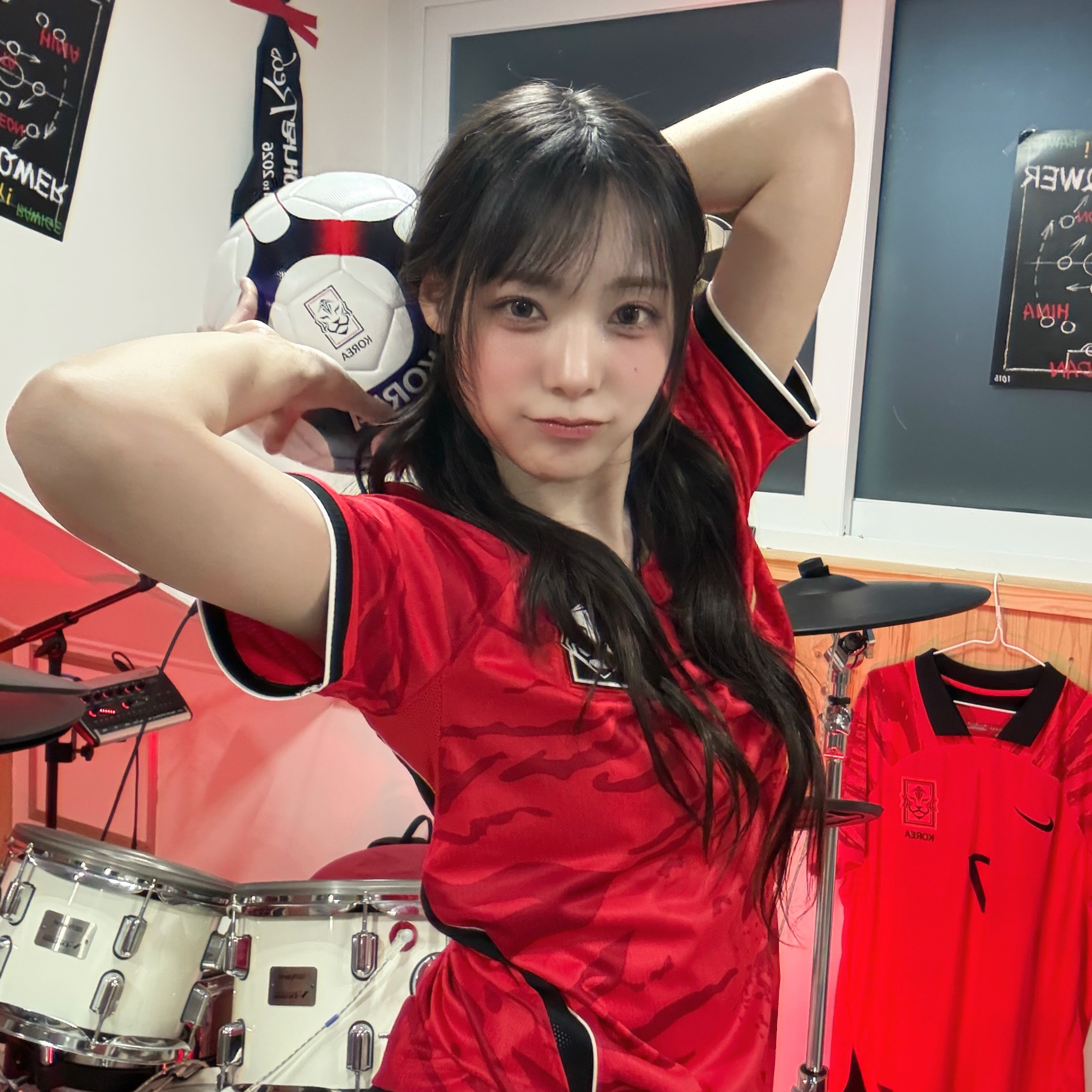 Recent activity shot of Siyeon (QWER)