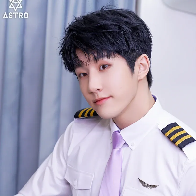 Behind-the-scenes cut of Jinjin (ASTRO)