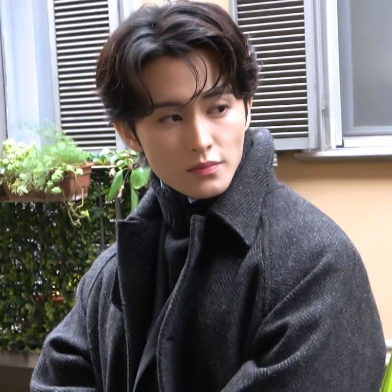 Latest photo of Mark (NCT 127, NCT DREAM)